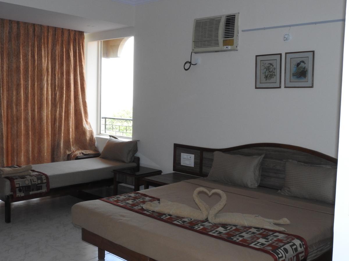 Goa Highridge Residency Hotel Panaji Bagian luar foto